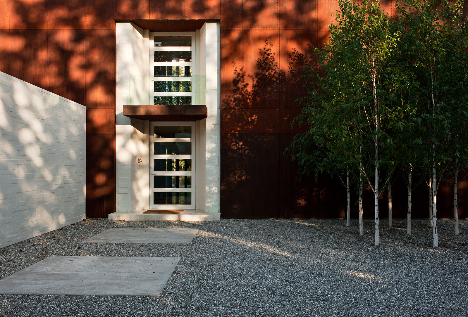 Swan Lake, Queenstown. Landscape design by Suzanne Turley Landscapes