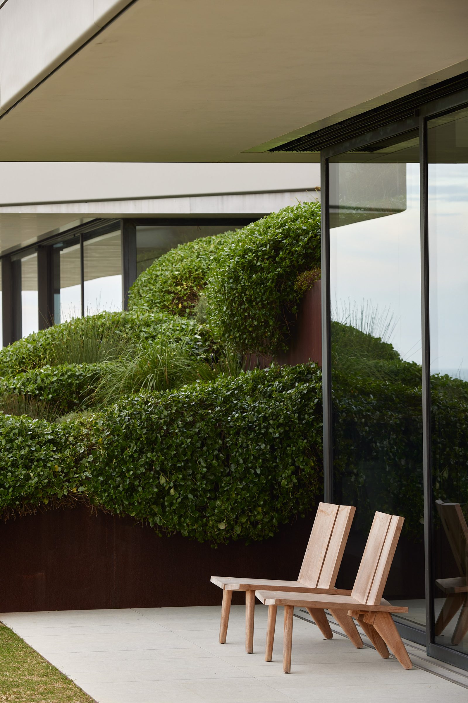 Coastal Home, Tara Iti. Landscape design by Suzanne Turley Landscapes