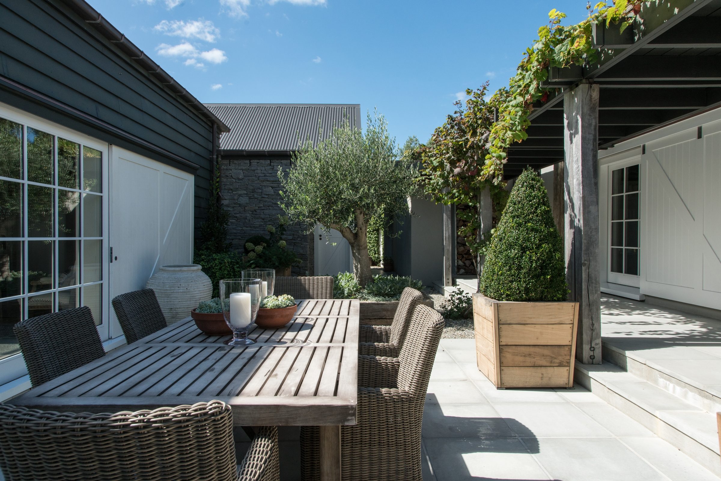 Coastal Barn, Waiheke Island. Landscape design by Suzanne Turley Landscapes
