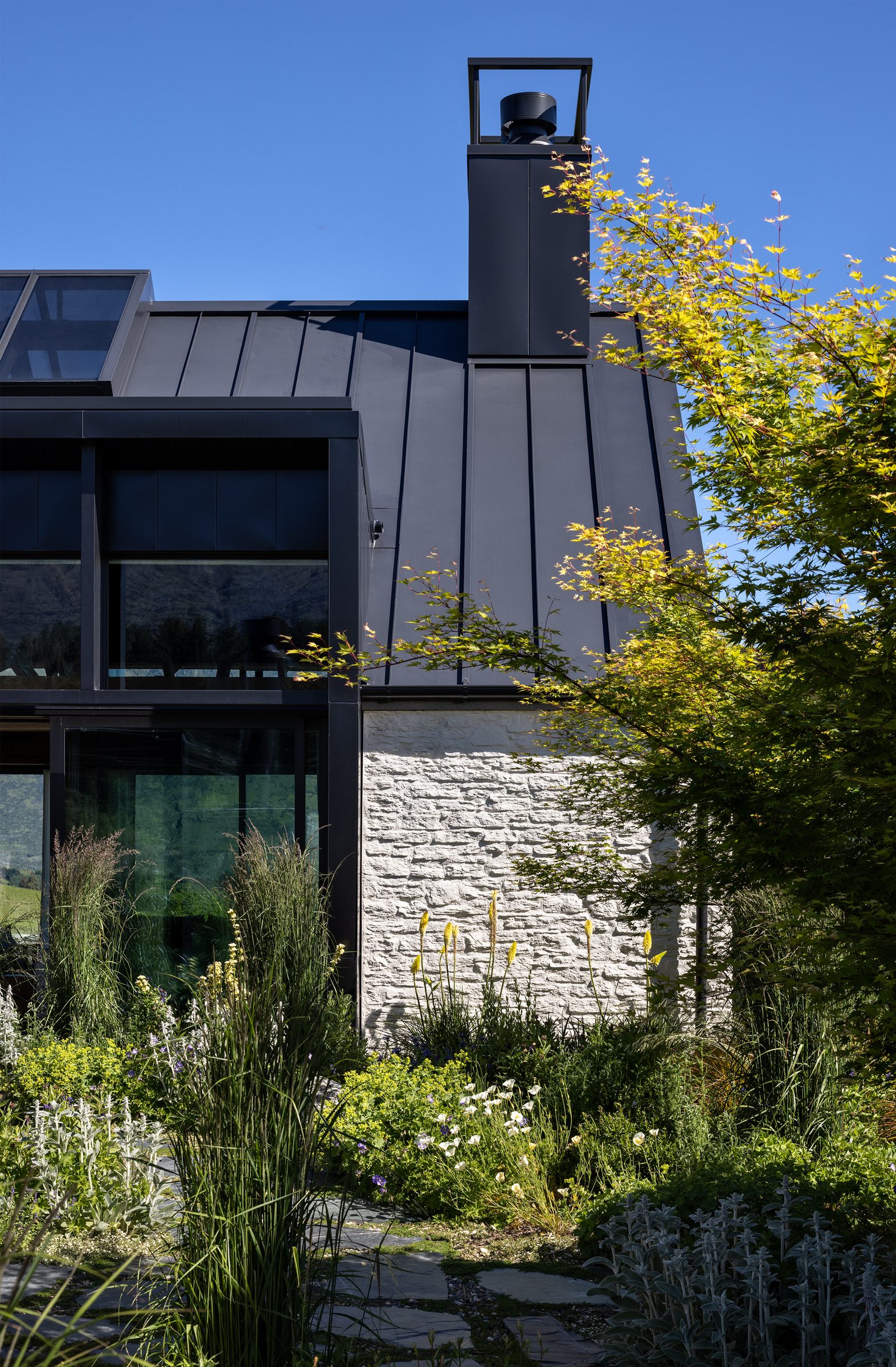 Speargrass House, Queenstown. Landscape design by Suzanne Turley Landscapes