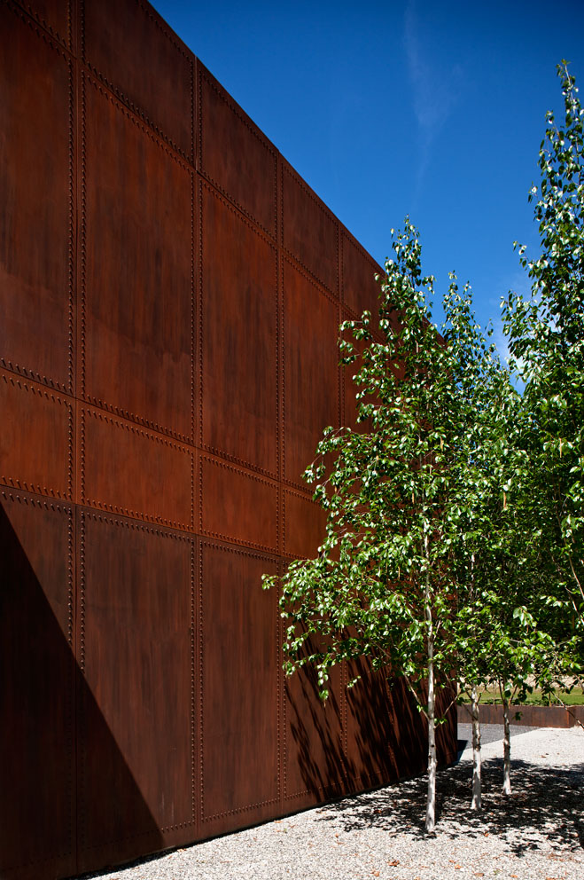 Swan Lake, Queenstown. Landscape design by Suzanne Turley Landscapes
