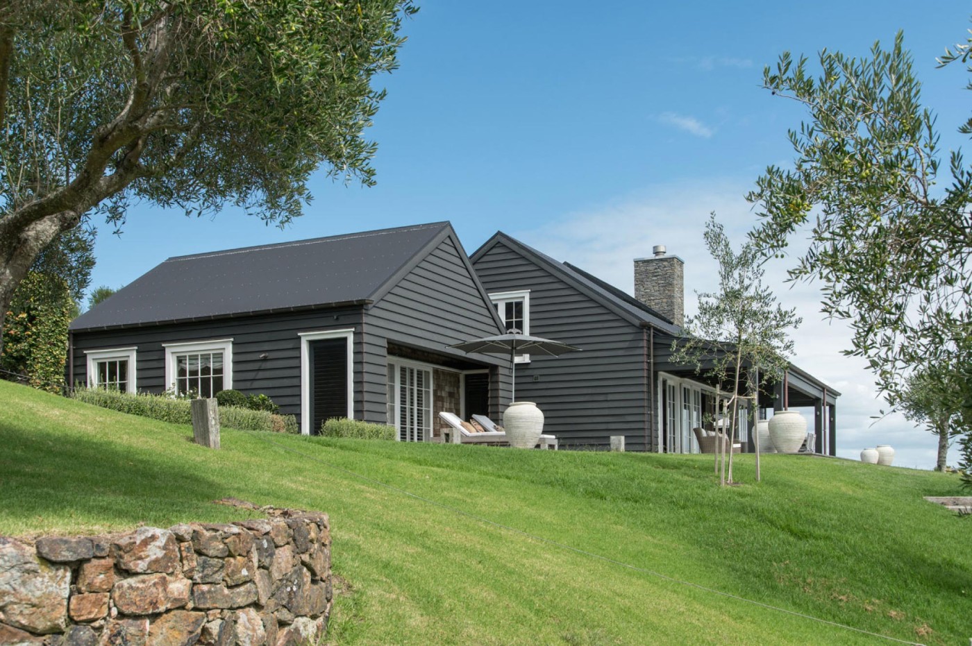 Coastal Barn, Waiheke Island. Landscape design by Suzanne Turley Landscapes