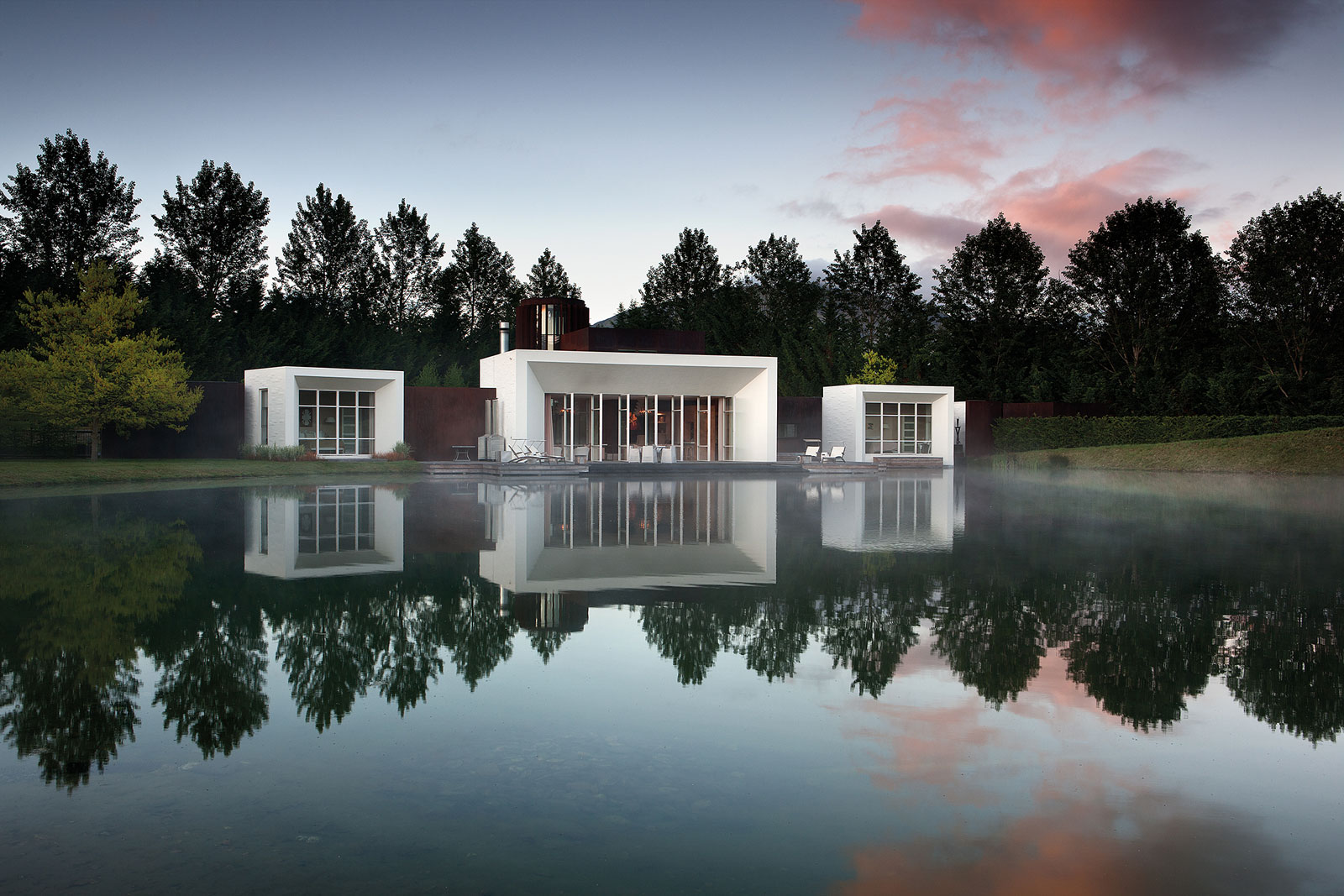 Swan Lake, Queenstown. Landscape design by Suzanne Turley Landscapes