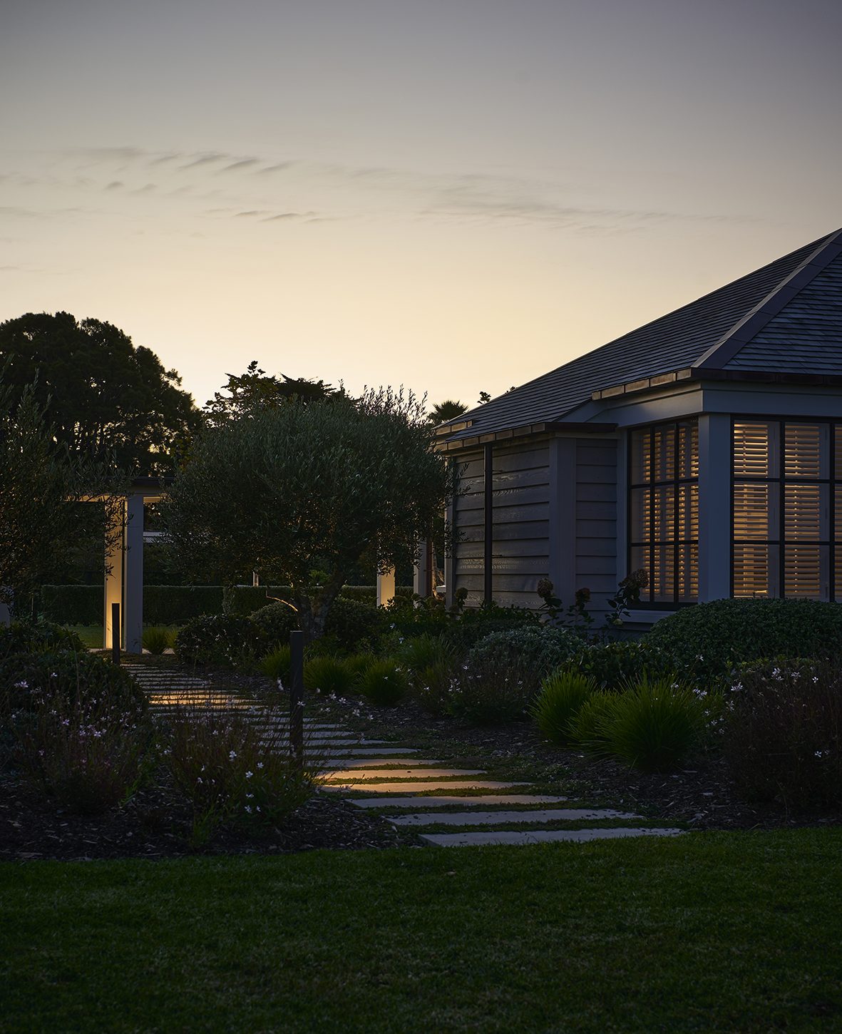 Beachside Retreat, Auckland. Landscape design by Suzanne Turley Landscapes