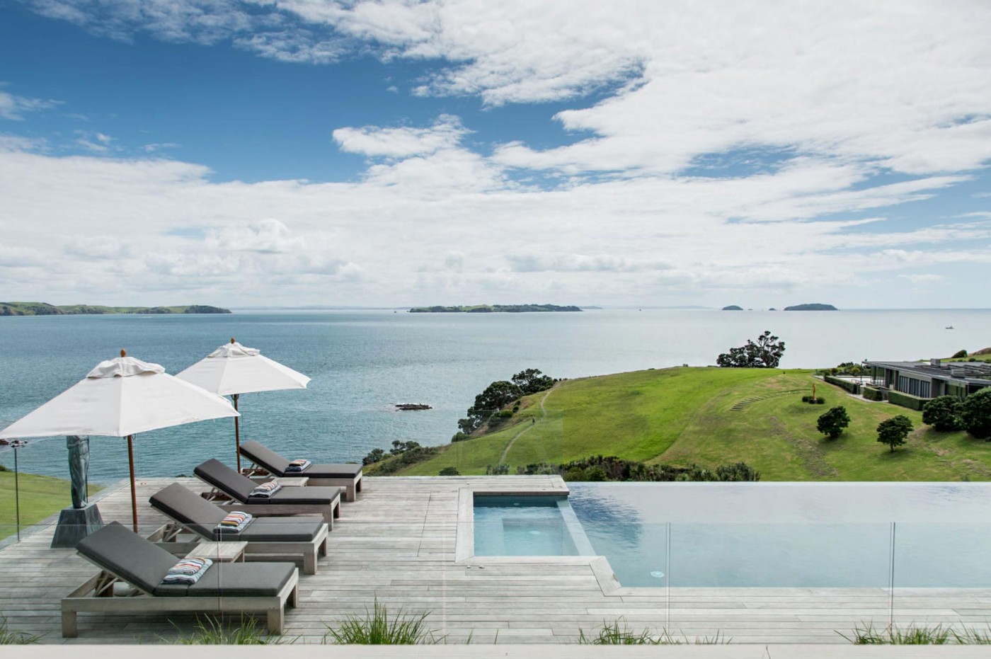 Coastal Barn, Waiheke Island. Landscape design by Suzanne Turley Landscapes