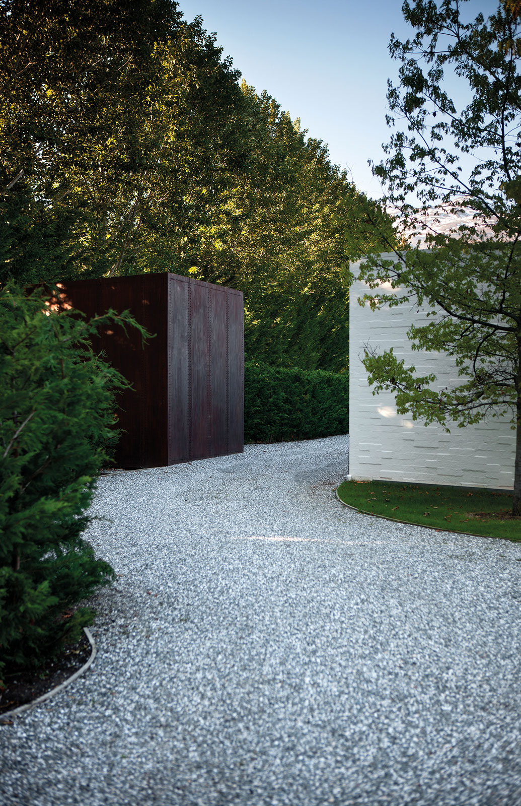 Swan Lake, Queenstown. Landscape design by Suzanne Turley Landscapes